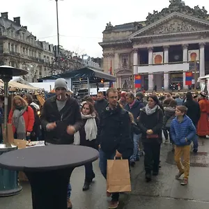 Les Pieds A La Grande Place Brüssel